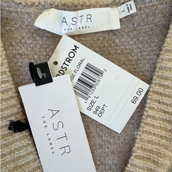 ASTR - Floral Knit Sweater Vest in Beige Purple & Pink - Picture 2 of 3